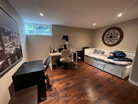 3rd image of 30 Castlegrove Blvd
