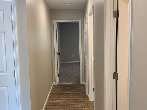 3rd image of 38 Cambridge Dr Side A
