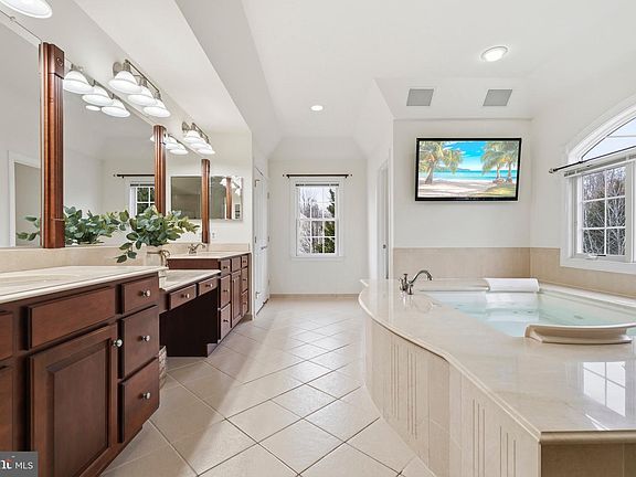 5th image of 1706 Byfield Ct