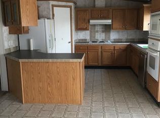 3402 W Newport Rd, Gordonville, PA 17572