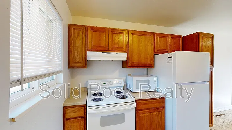2 bed, 1.0 bath, 845 sqft, $1,200 — Photo 1