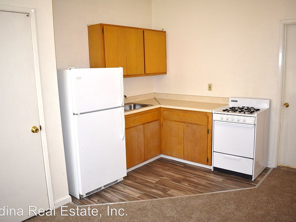 2nd image of 805 1/2 Pacific Ave APT 3