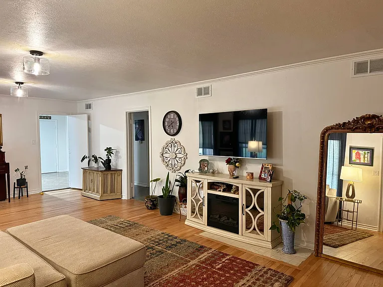 2412 Dartmouth St — Photo 4