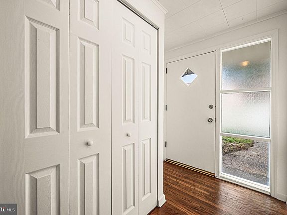 3rd image of 2112 Valley View Dr
