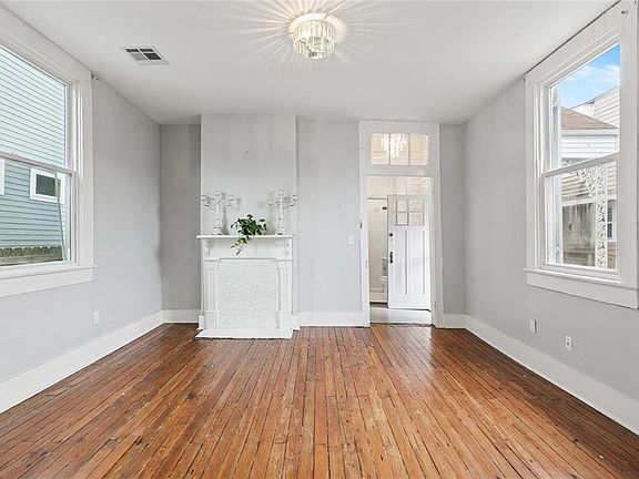 5th image of 2415 Amelia St