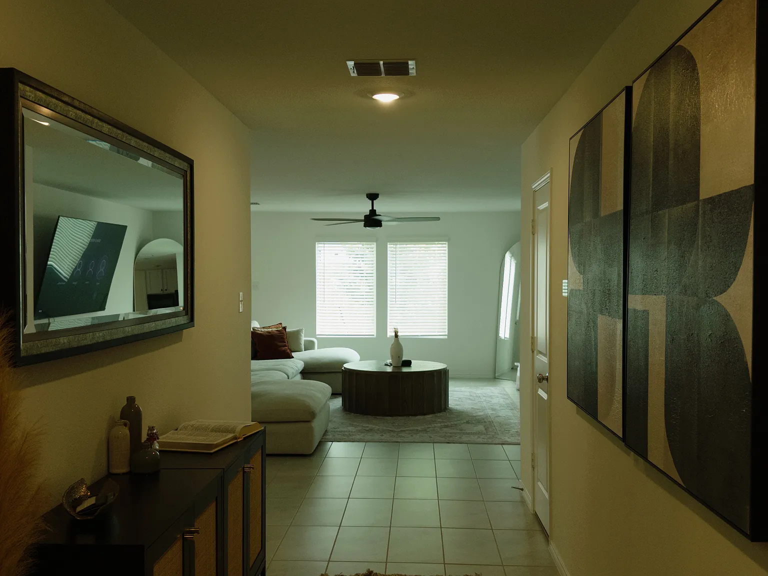 3 bed, 2.5 bath, 1950 sqft, $5,100 — Photo 2