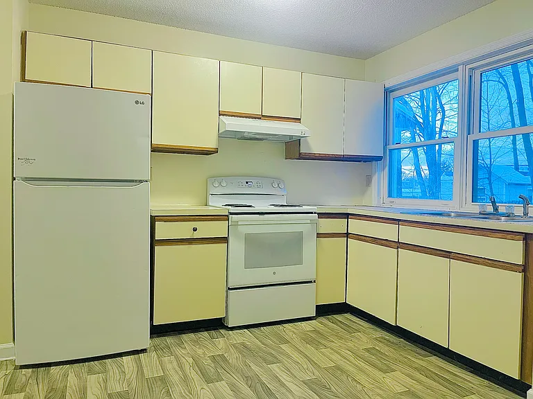 96 Ethan Allen Pkwy #4 — Photo 4