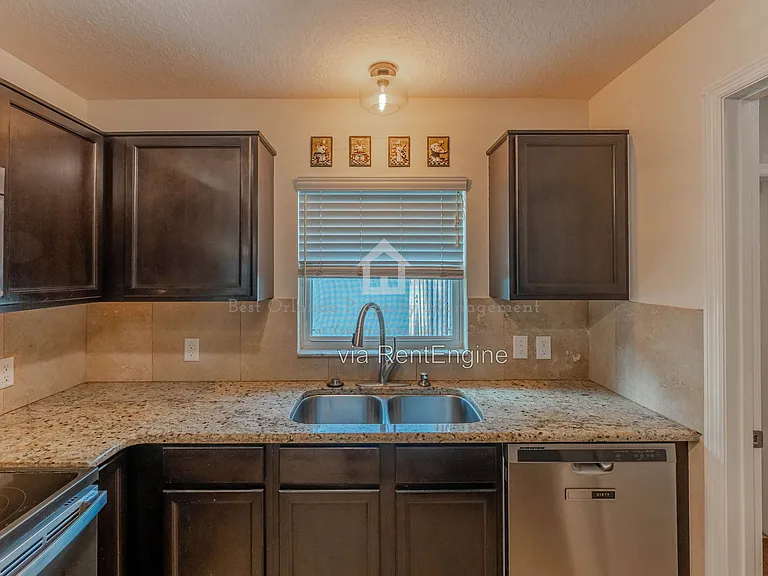 2403 Mayer St — Photo 17