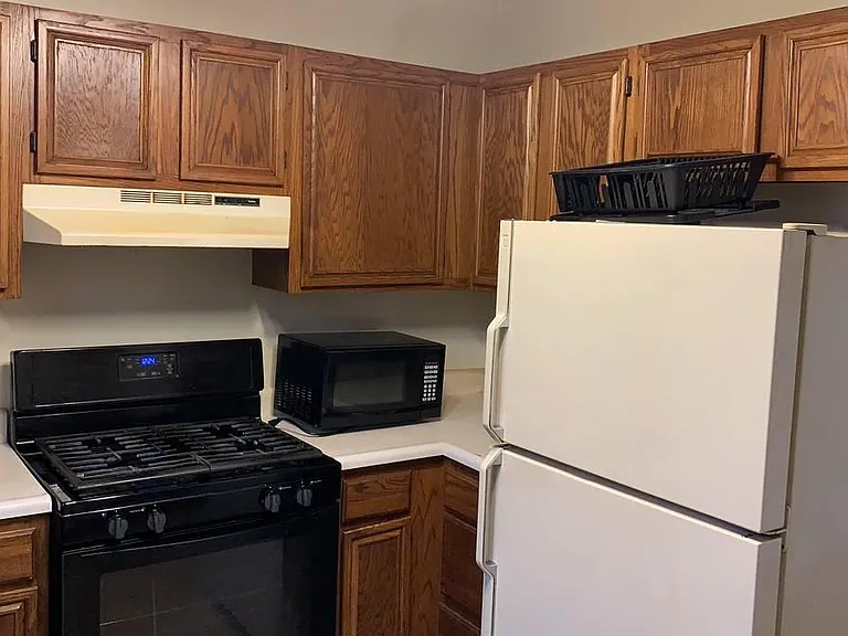 221 E Highland St — Photo 6