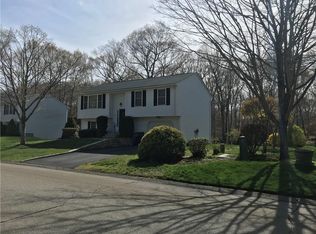 41 Red Maple Ter, North Kingstown, RI 02852