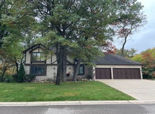 5987 Highview Pl, Shoreview, MN 55126