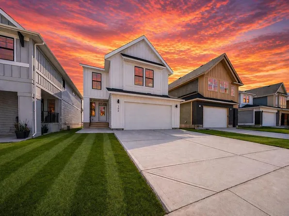 152 W Copperhead Rd SE, Calgary, AB T2Z 5G9