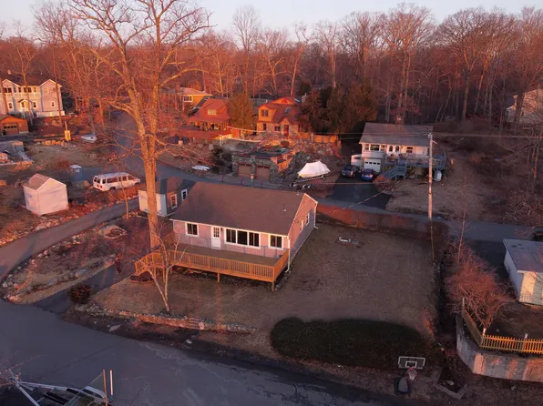 333 Squaw Trl, Andover, NJ 07821