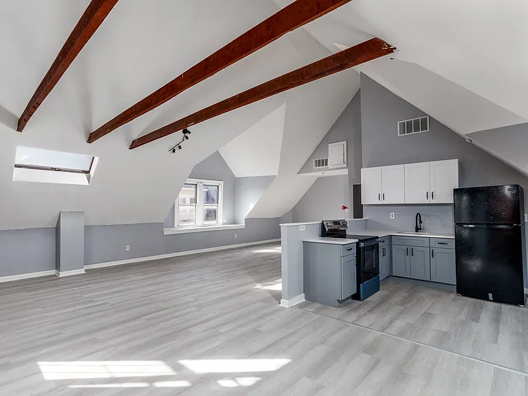 396 Sigourney St #3 — Photo 11