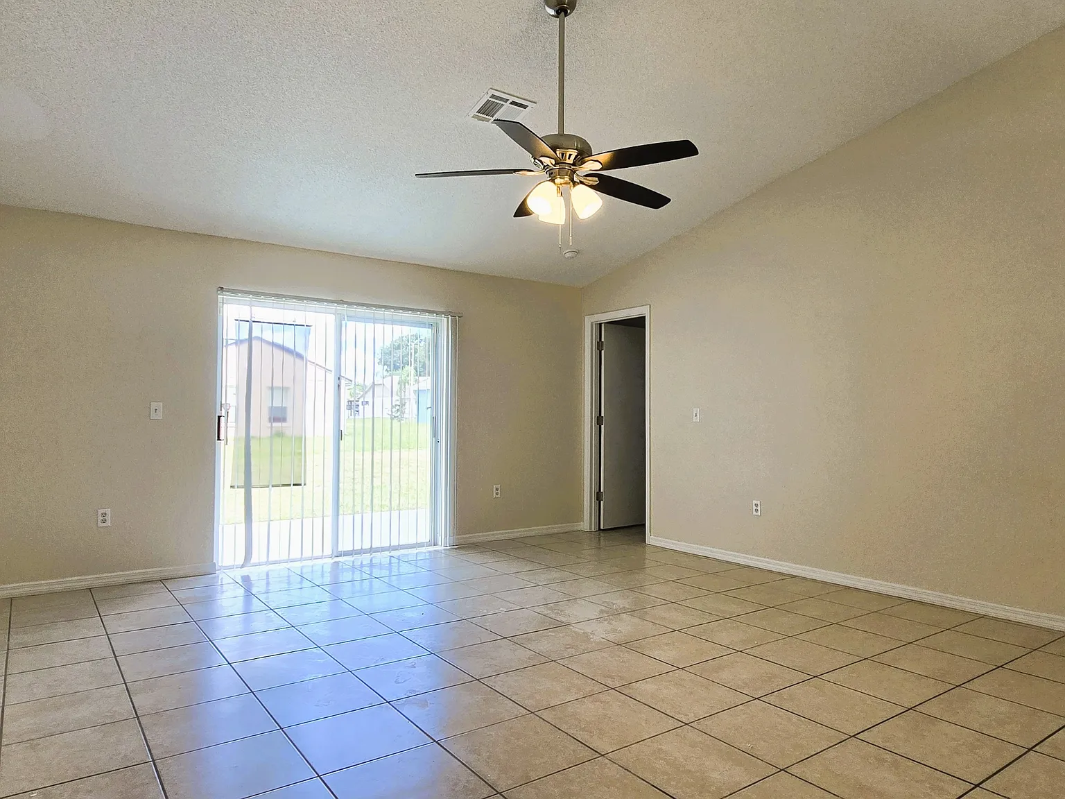 710 Lindsay Place - 1 — Photo 3