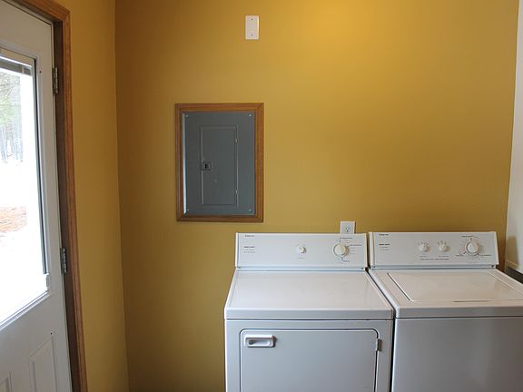 3rd image of 207 Evergreen Dr