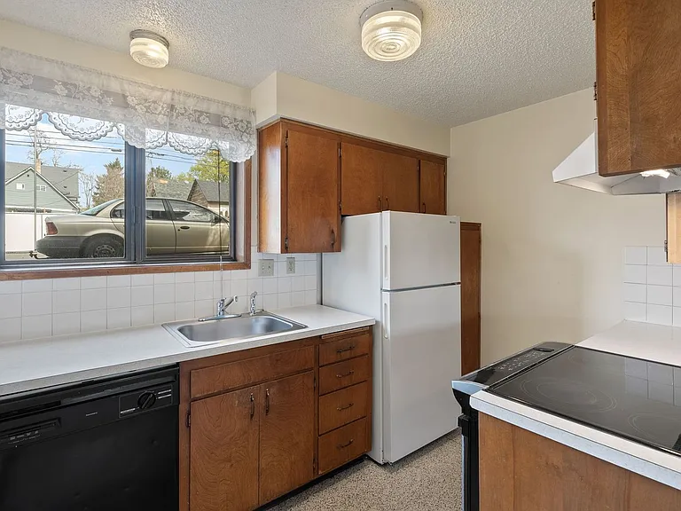 511 E Augusta Ave — Photo 6