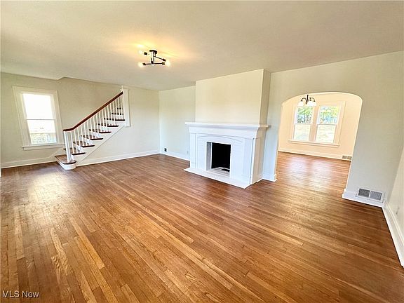 2nd image of 1216 Elmhurst Dr