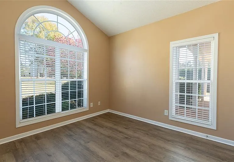 300 McKendree Ct — Photo 26