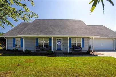 4 bed, 2.0 bath, 1946 sqft, $1,850 — Photo 2