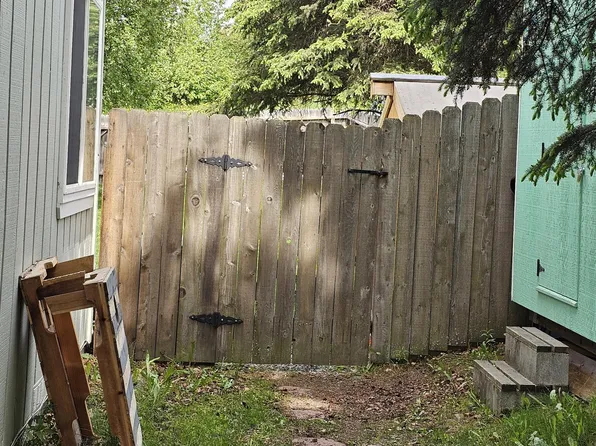 3053 Doil Dr, Anchorage, AK 99507