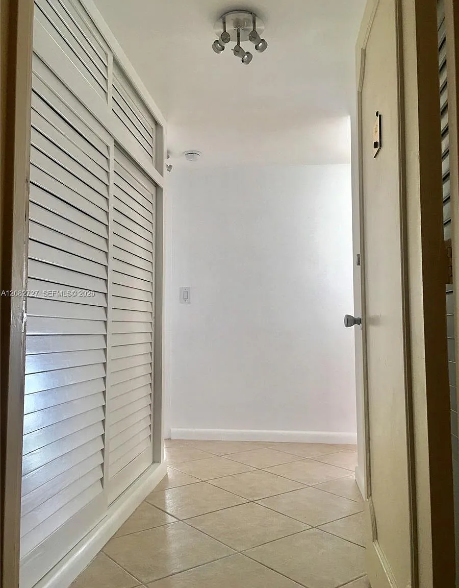 Brickell Bay Tower Condo — Photo 3