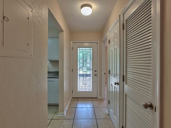4th image of 2913 Woodrich Dr #C