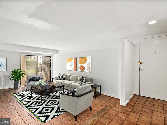 4th image of 11 Silverwood Cir APT 3