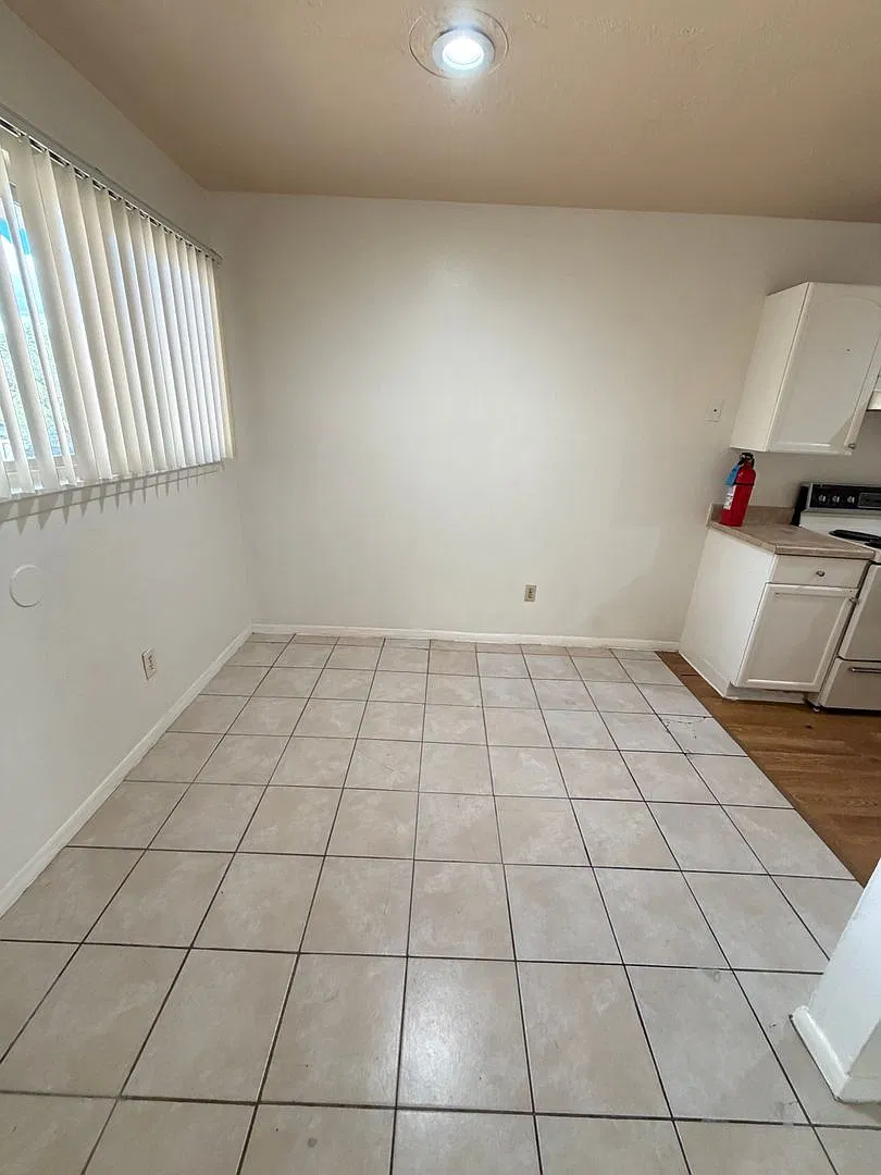 501 Texas Street NE — Photo 4