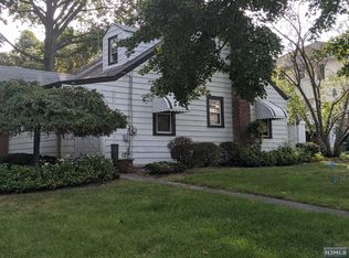 160 E Midland Ave, Paramus, NJ 07652