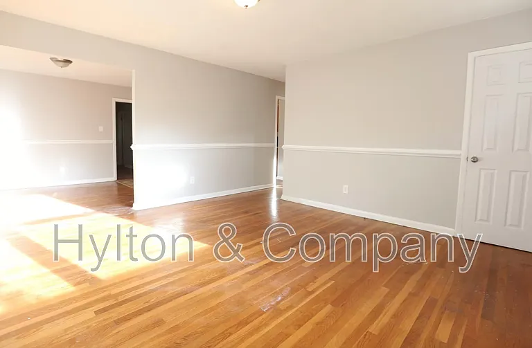 2703 Boston St — Photo 2