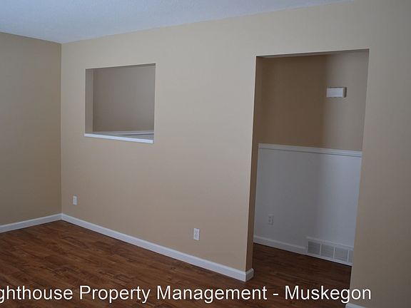 5th image of 1634 Pennoyer Ave