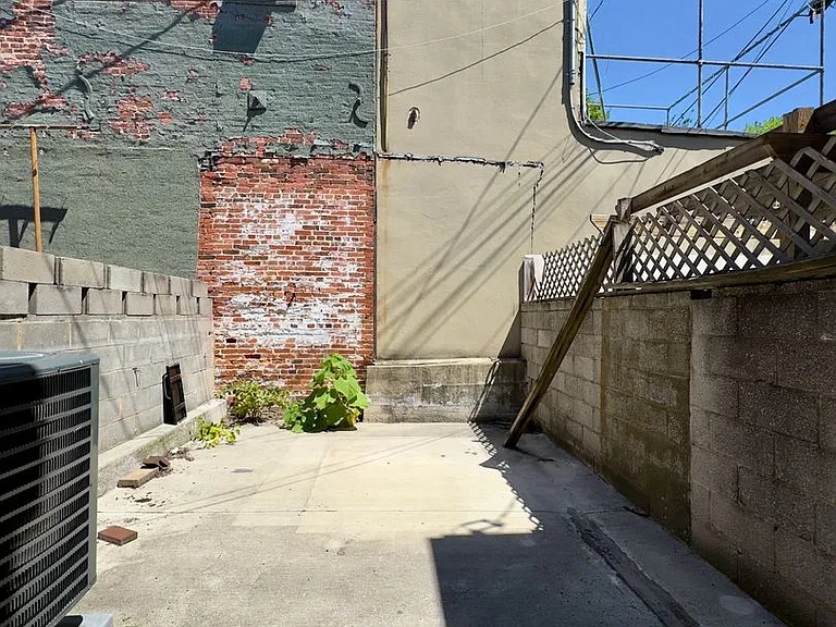 2506 Fait Ave — Photo 9