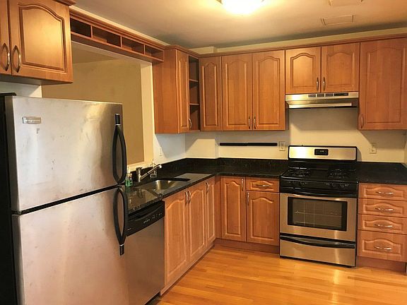 3rd image of 330 Park Pl APT 3