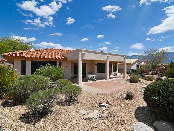 3rd image of 1056 E Desert Glen Dr