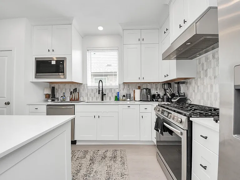 6325 Golden Seaton Dr — Photo 13