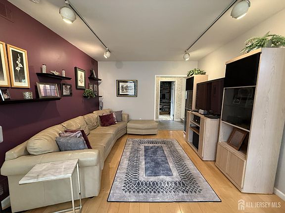 5th image of 86 Tall Oaks Dr