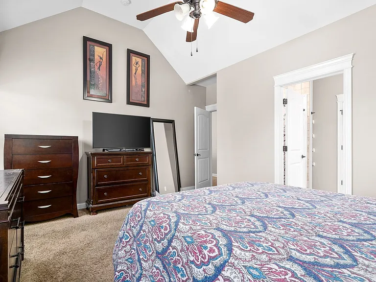2226 Fairfax Dr — Photo 19