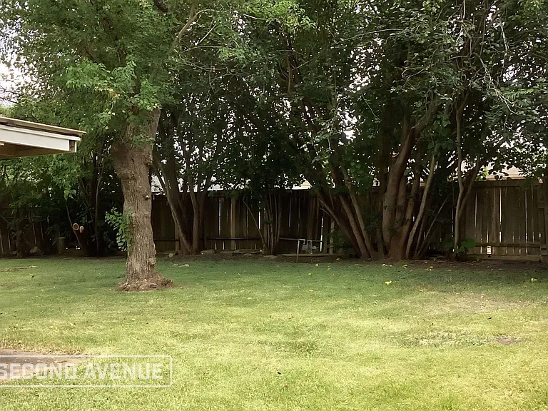 5010 Carmona Ln — Photo 2