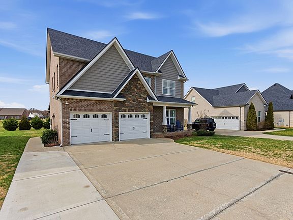 4th image of 5025 Lady Thatcher Dr