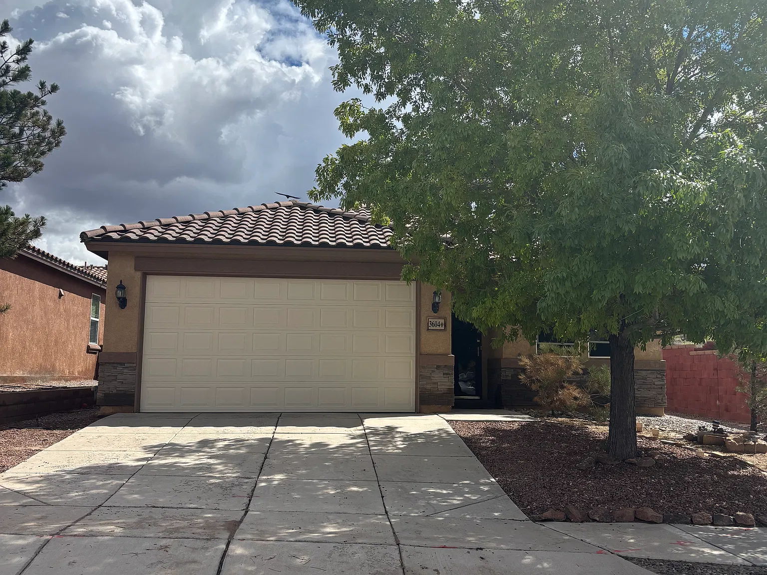 3 bed, 1619 sqft, $2,300 — Photo 2