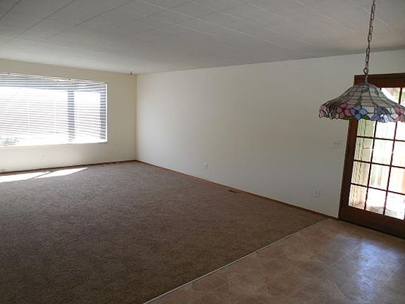 Huge livingroom and dining room