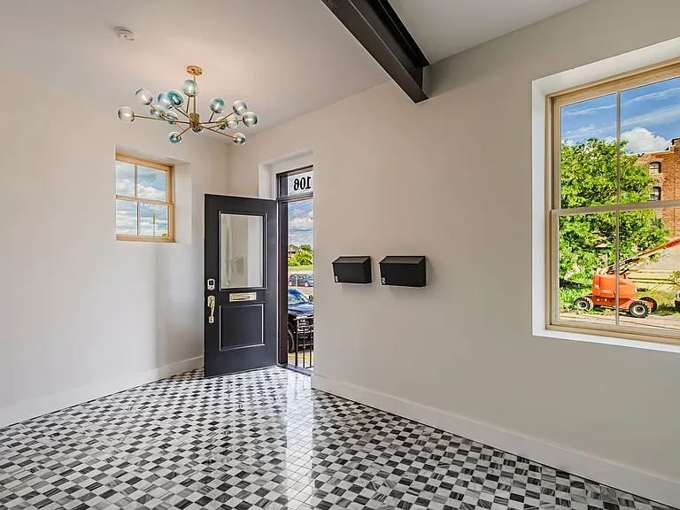 106 Hotel St #1 — Photo 4