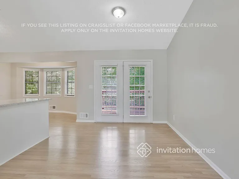 724 Pepperwood Ln — Photo 3