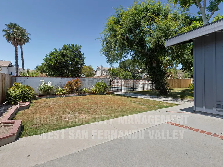 9801 Columbus Ave — Photo 49