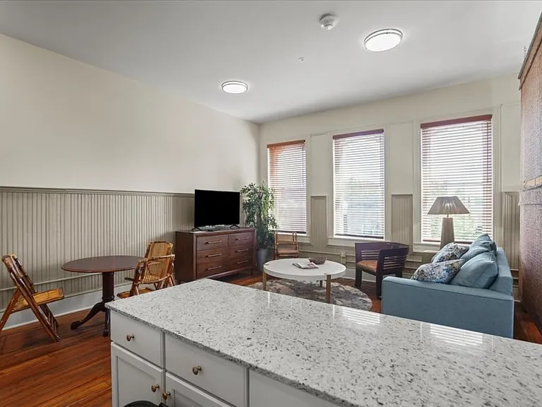 127H W Evans St — Photo 5