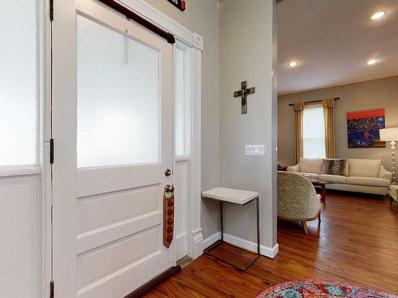 2nd image of 208 S Lincoln Ave