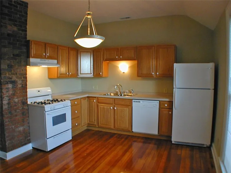 524 E 11th St #3 — Photo 8