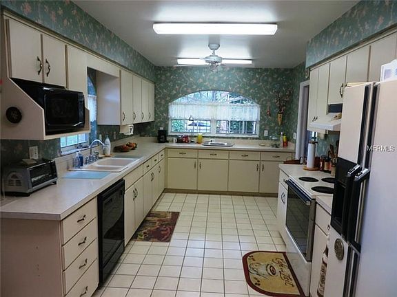 4th image of 102 Crescent Blvd