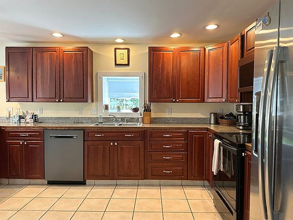 5th image of 1 Pigeon Hill Ct #B